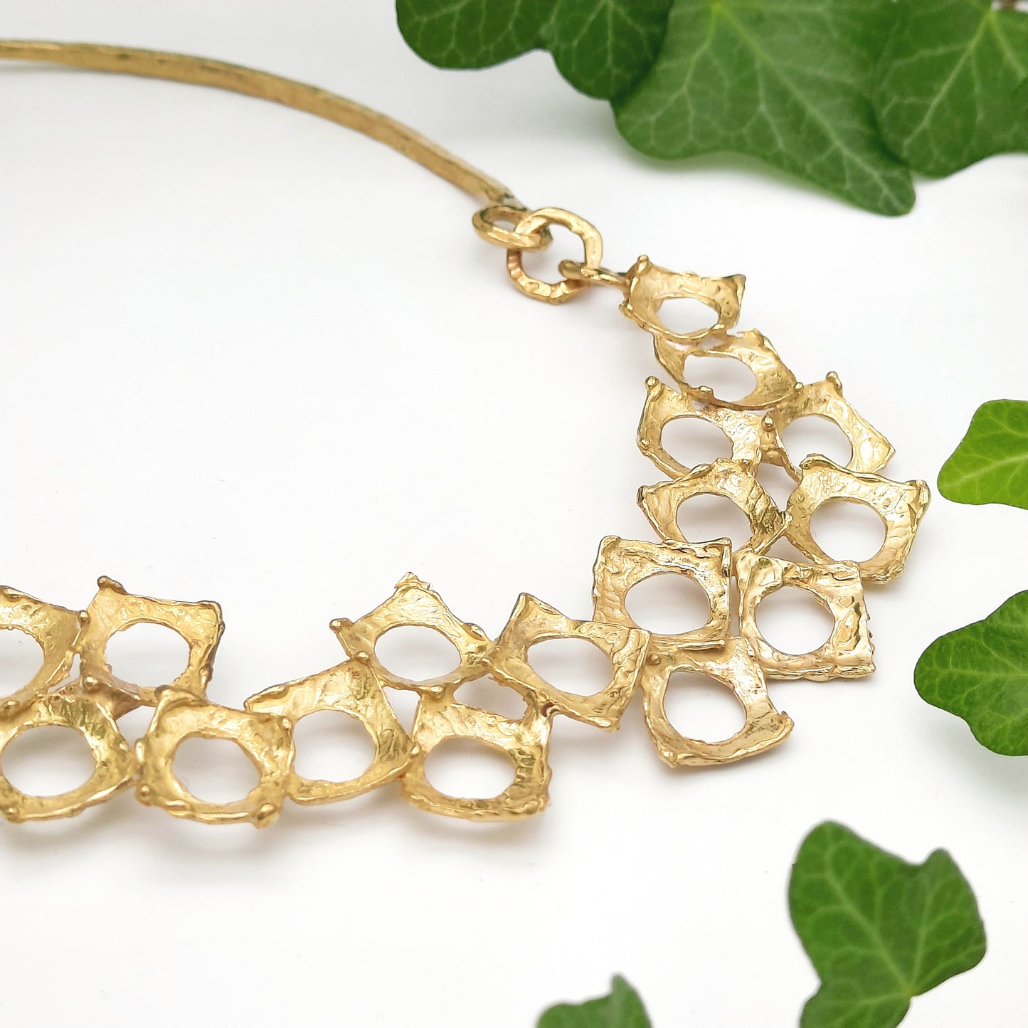 Collana Carrè  in bronzo giallo