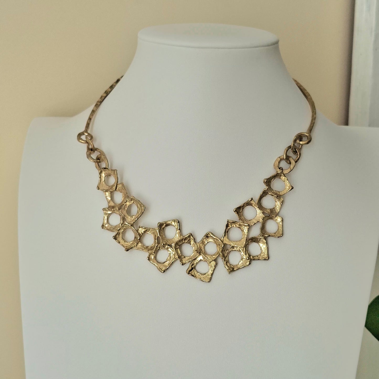 Collana Carrè  in bronzo giallo