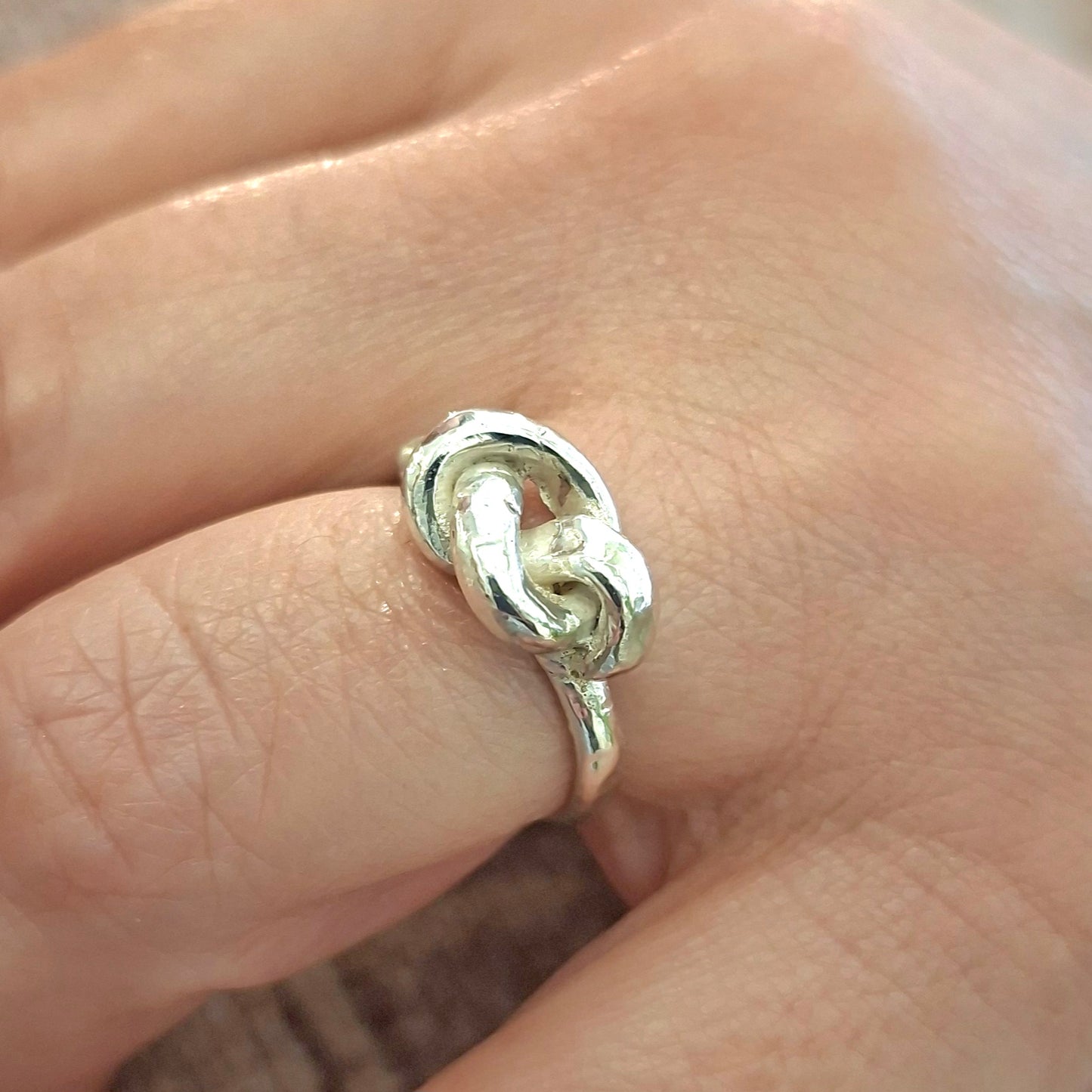 Anello Nodo fatto in argento a mano a cera persa 