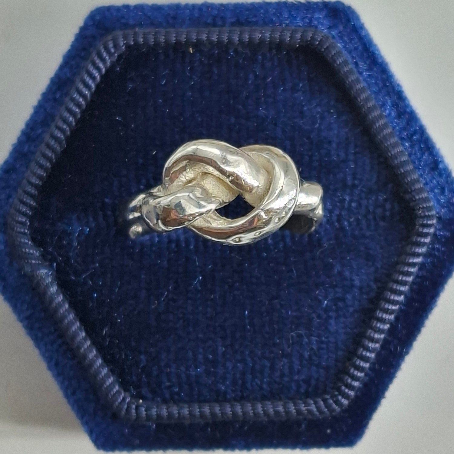 Anello Nodo in argento realizzato a mano a cera persa.Simbolo di legame