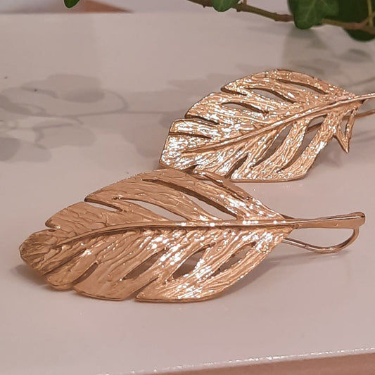 Orecchini Piuma pendenti in bronzo rosa realizzati a mano a cera persa